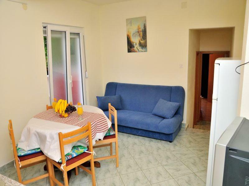Apartments Mira Рогозница Экстерьер фото