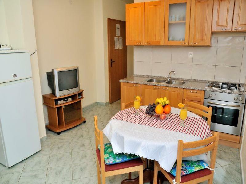 Apartments Mira Рогозница Экстерьер фото