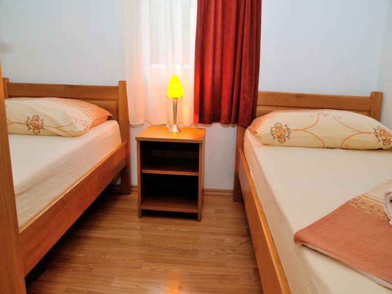 Apartments Mira Рогозница Экстерьер фото